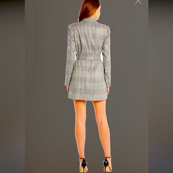 Blazer dress in houndstooth check with attached belt. Looks like new. - Picture 6 of 11